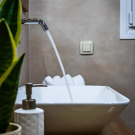 アパート The Stone