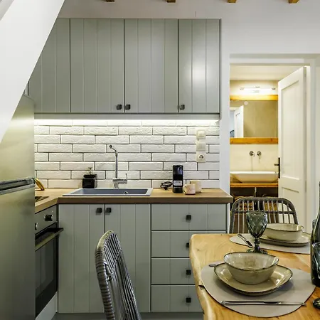 アパート The Stone